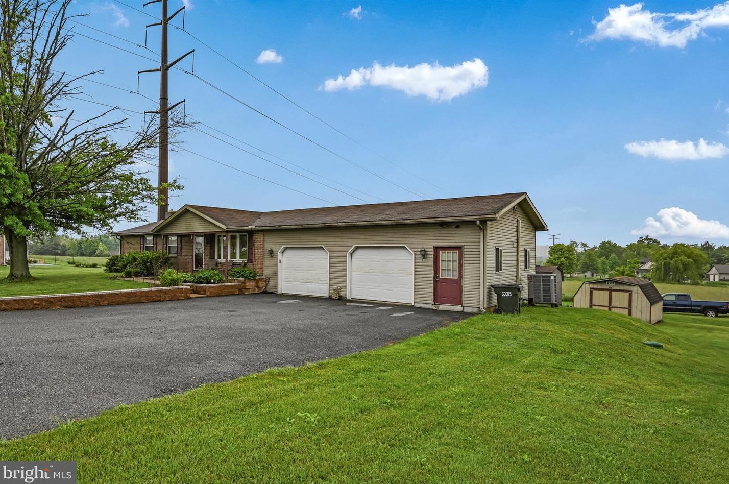 1150 W Swartzville Rd, Swartzville, PA 17569