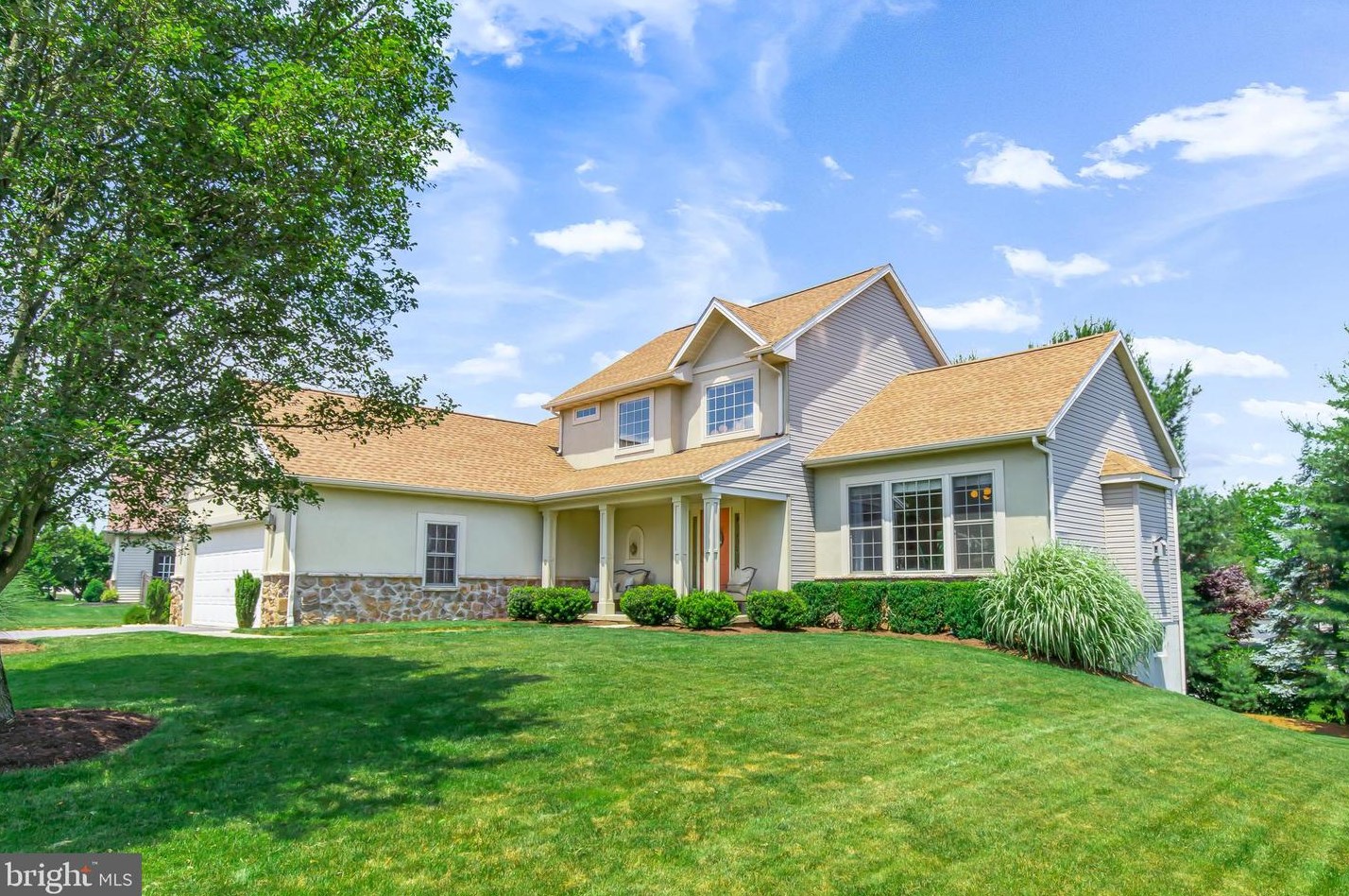 212 Round Hill Ln, Lancaster, PA 17603-9027