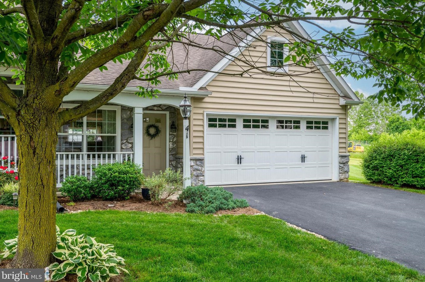 41 Farm Ln, Lancaster, PA 17603-5654