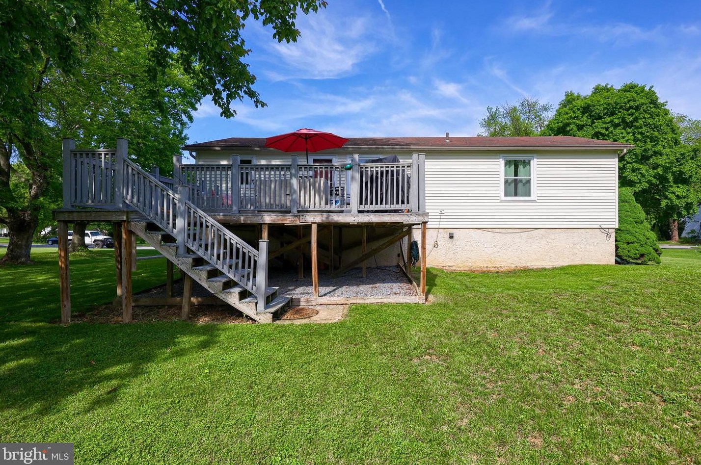390 Holly Ann Dr, Landisville PA  17538-1039 exterior