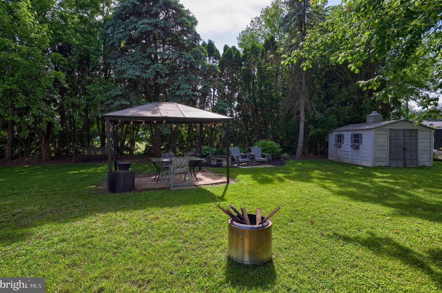 390 Holly Ann Dr, Landisville PA  17538-1039 exterior