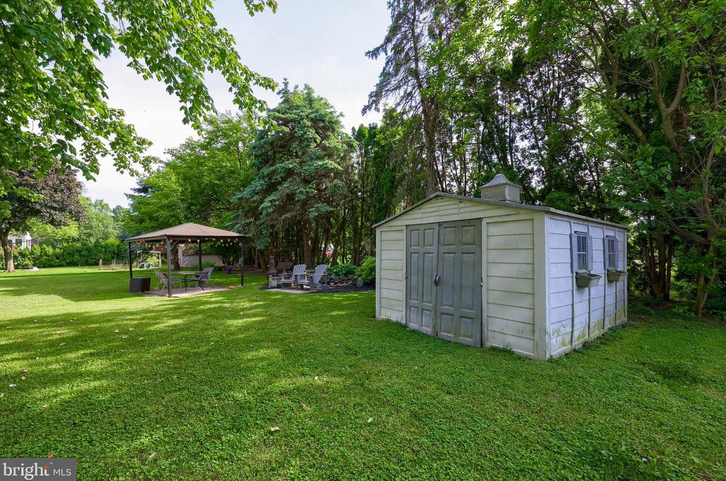 390 Holly Ann Dr, Landisville PA  17538-1039 exterior