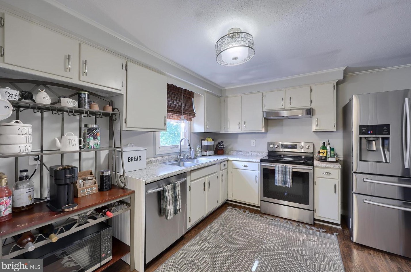 390 Holly Ann Dr, Landisville PA  17538-1039 exterior
