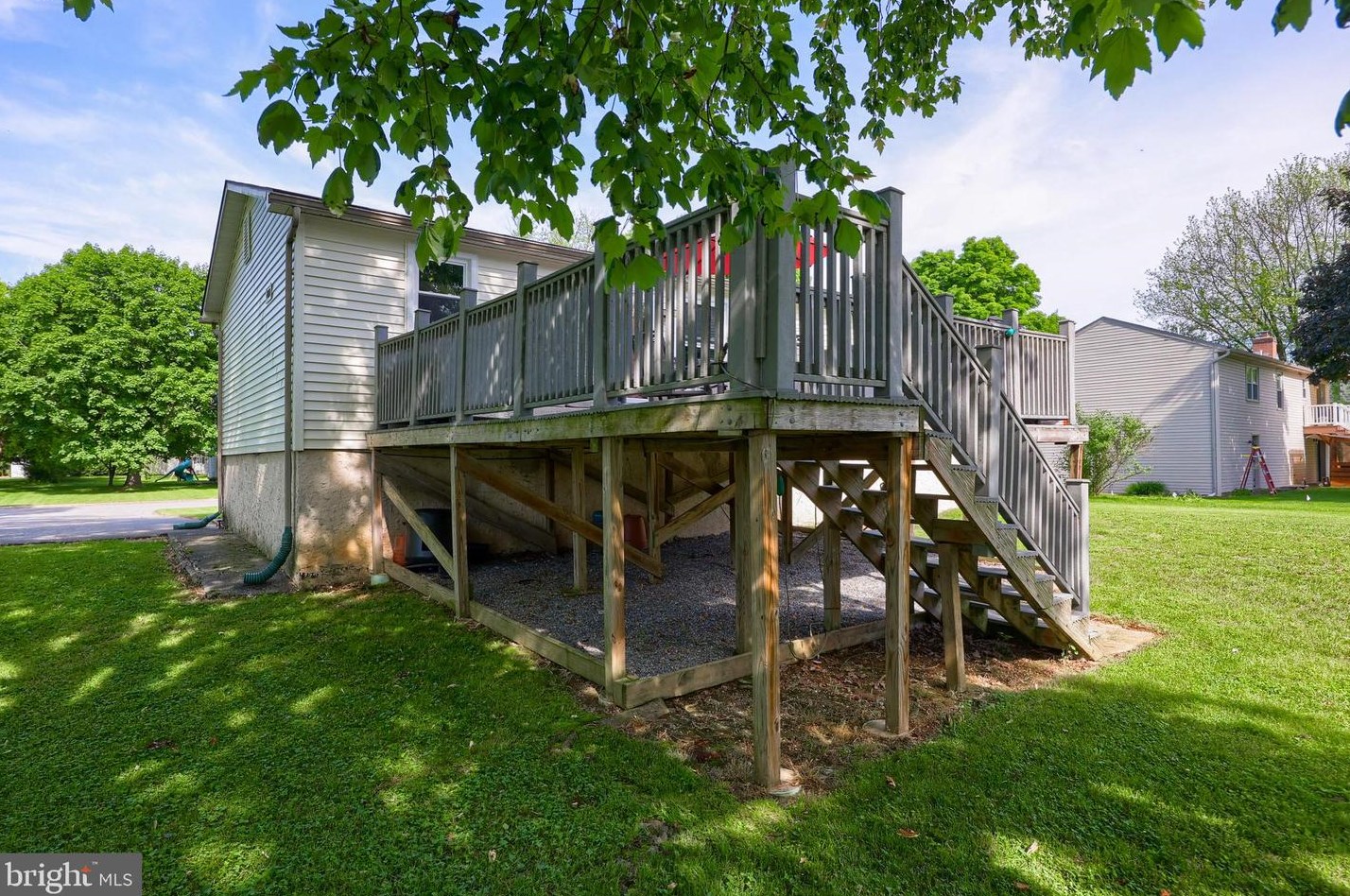 390 Holly Ann Dr, Landisville PA  17538-1039 exterior