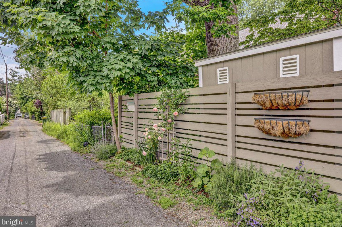 928 Virginia Ave, Lancaster PA  17603-3116 exterior