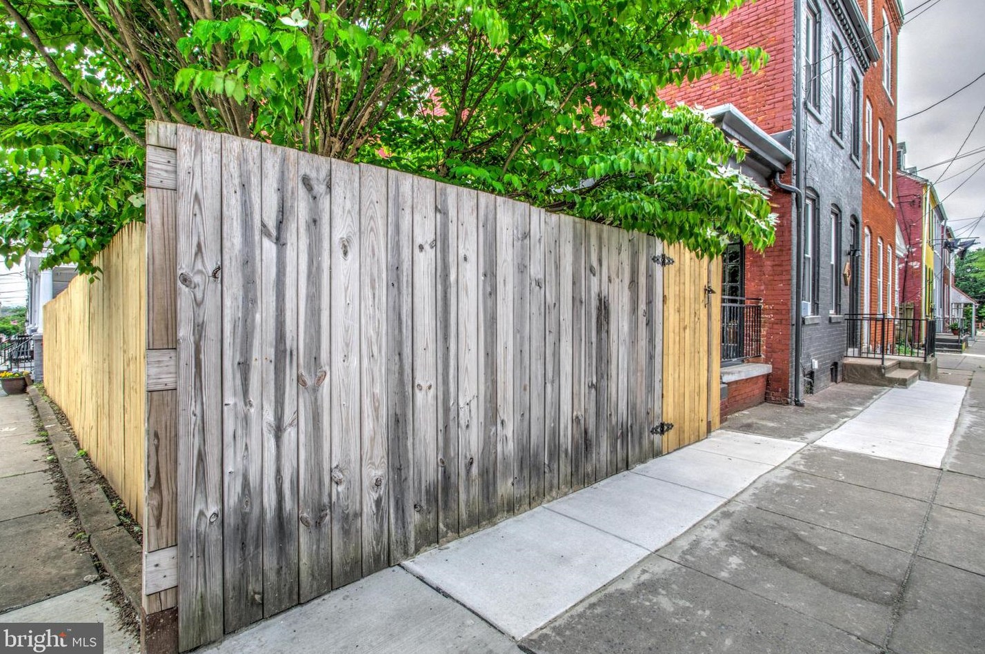 3 Locust St, Lancaster PA 17602-3607 exterior