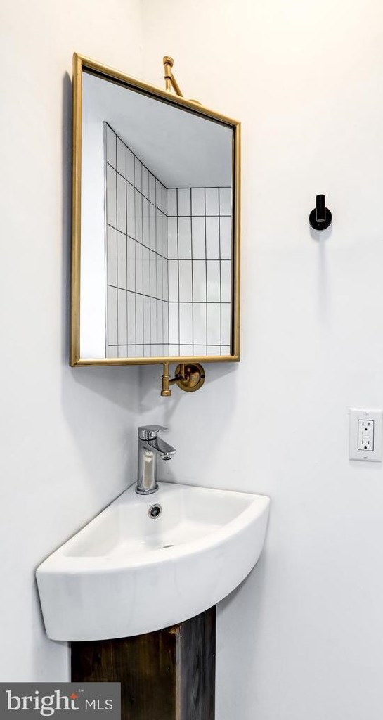 3 Locust St, Lancaster PA 17602-3607 exterior