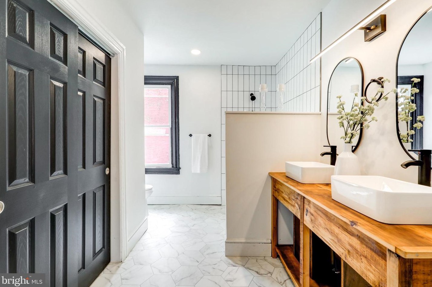 3 Locust St, Lancaster PA 17602-3607 exterior