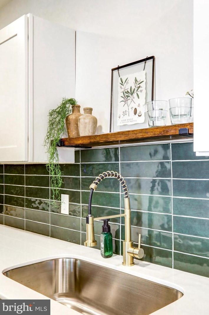 3 Locust St, Lancaster PA 17602-3607 exterior