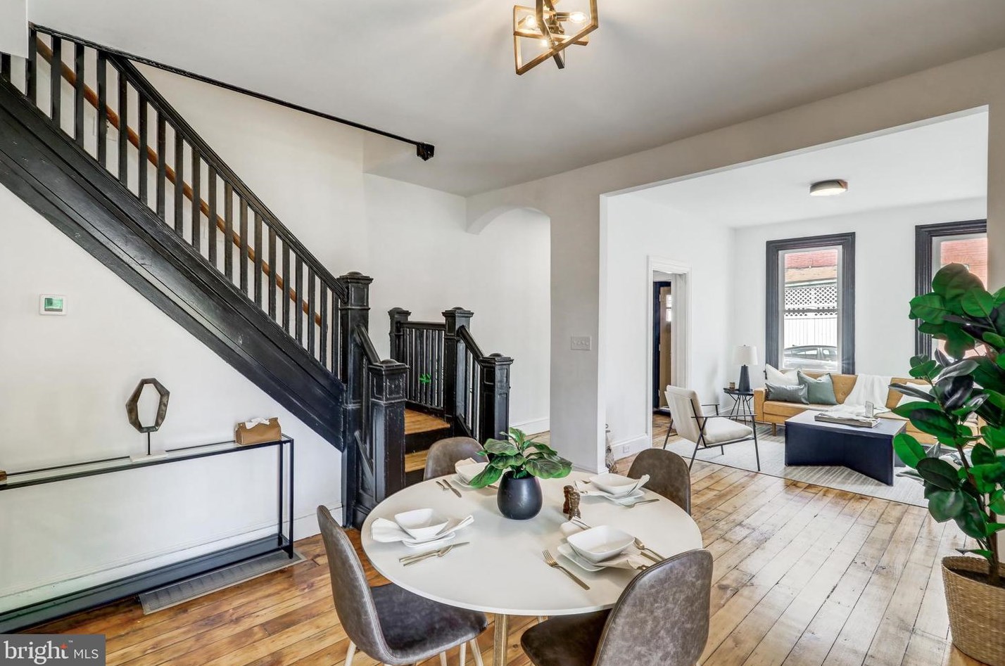 3 Locust St, Lancaster PA 17602-3607 exterior