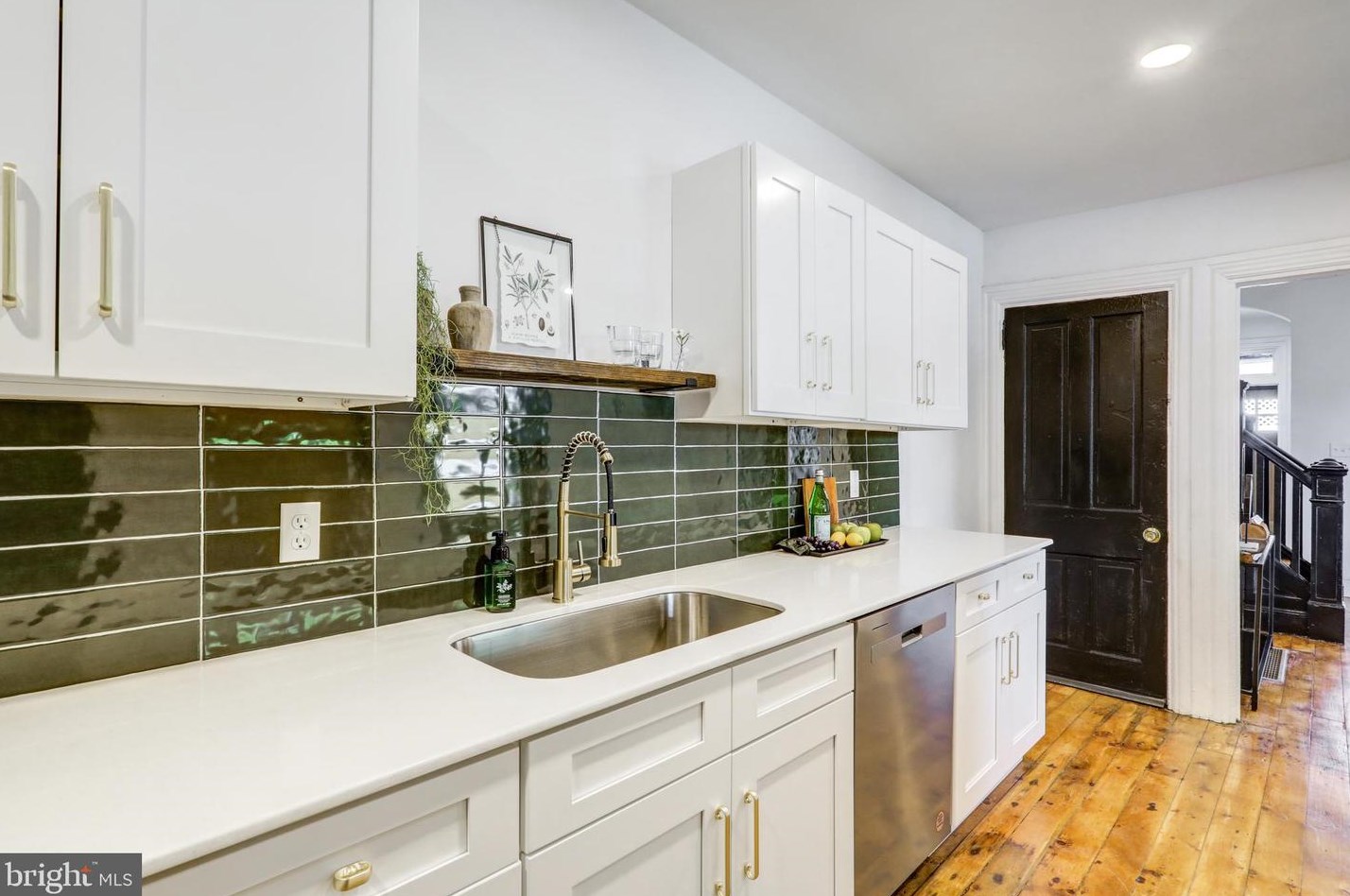 3 Locust St, Lancaster PA 17602-3607 exterior