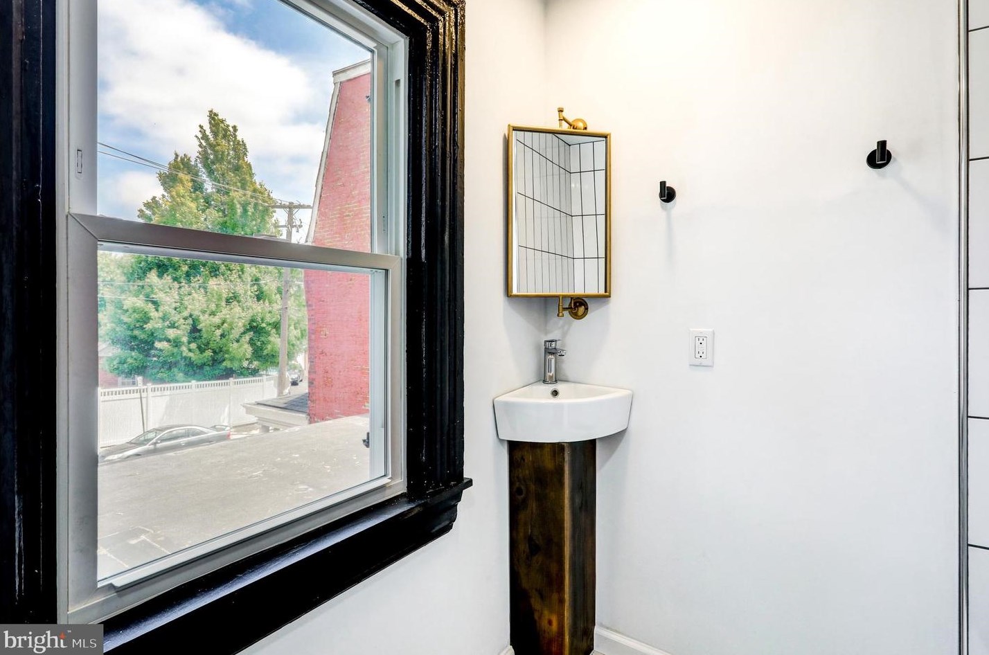 3 Locust St, Lancaster PA 17602-3607 exterior