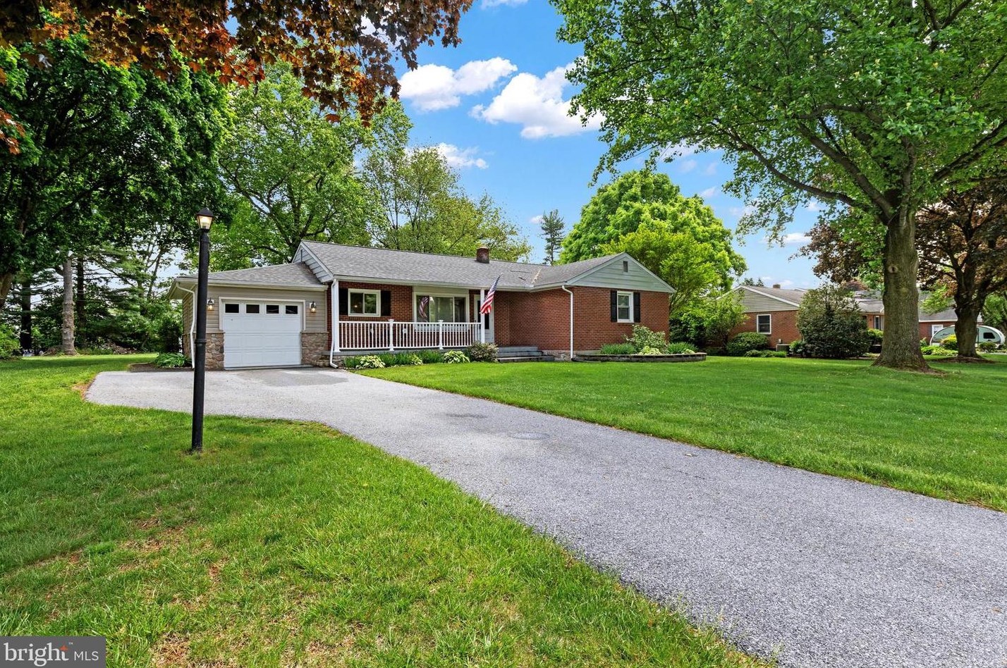 231 Maxson Rd, Lancaster, PA 17601-3911