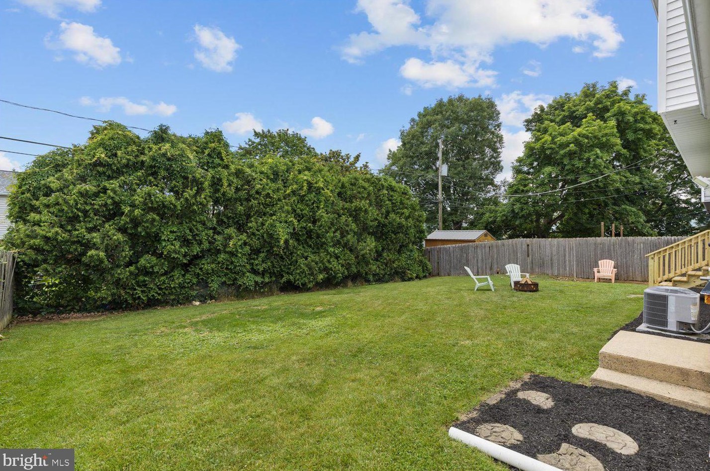 1636 Robert Rd, Lancaster PA  17601-5634 exterior