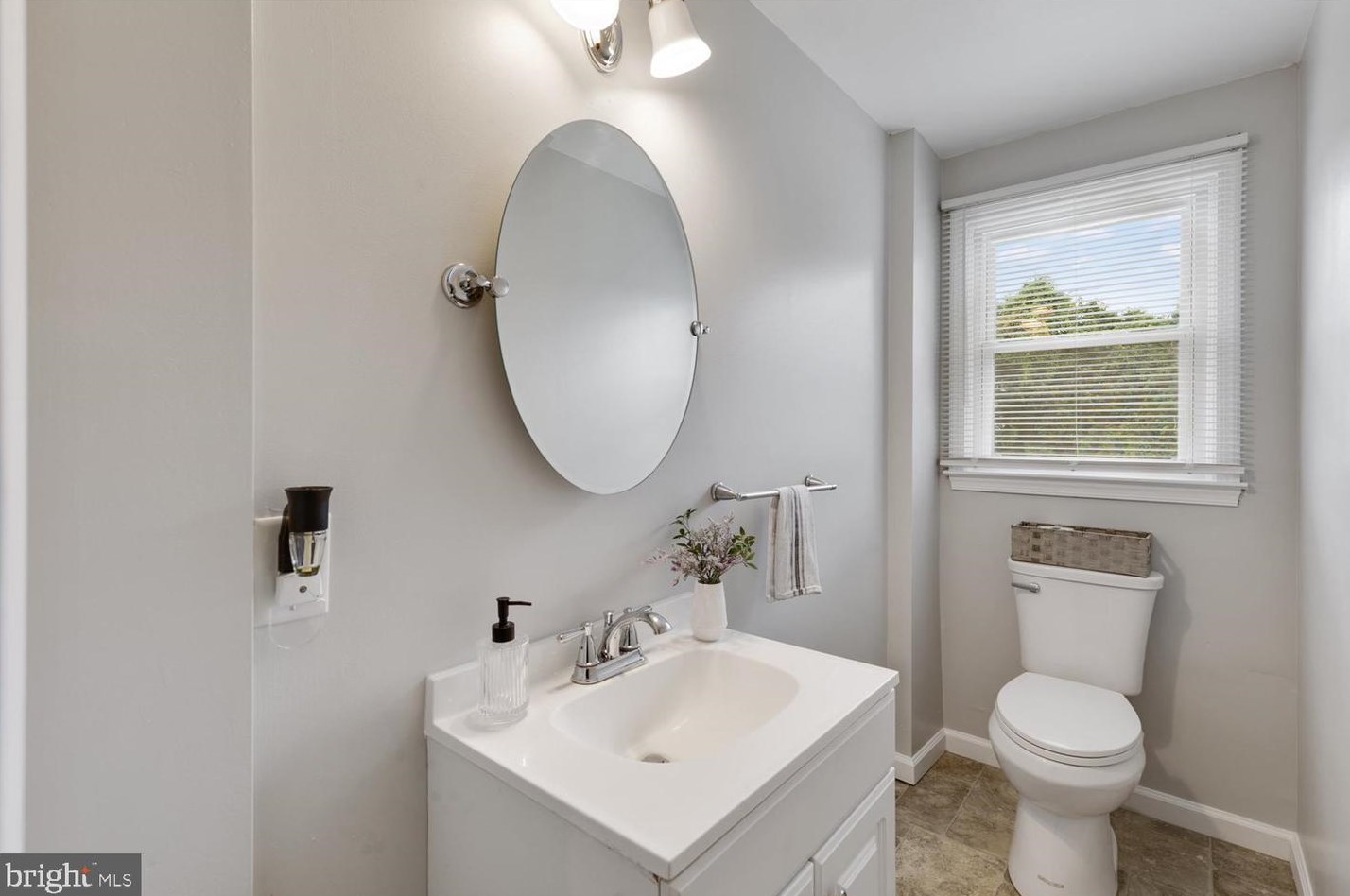 1636 Robert Rd, Lancaster PA  17601-5634 exterior