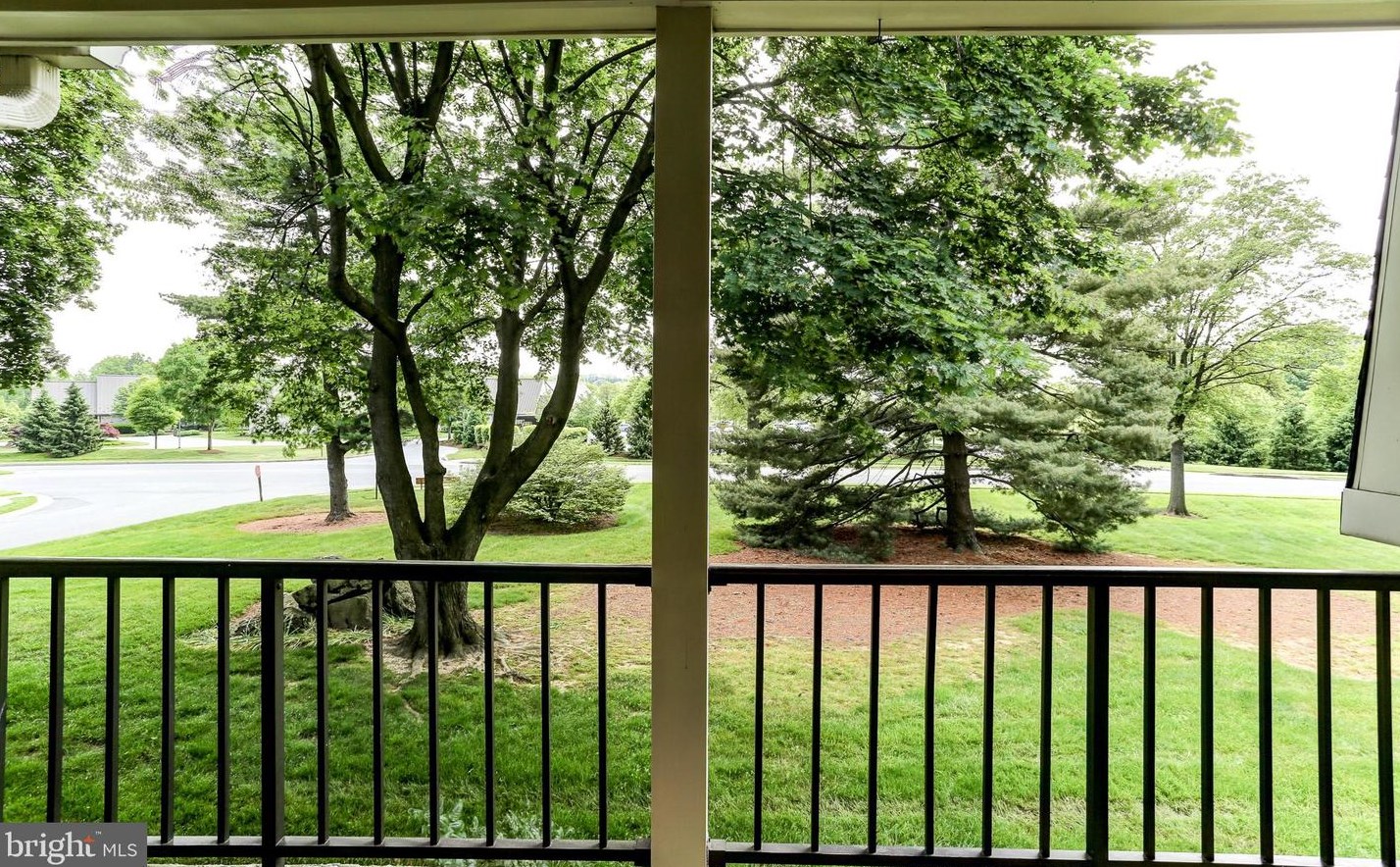 114 Valleybrook Dr, Lancaster PA  17601-4615 exterior