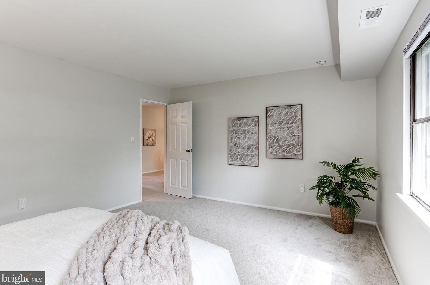 114 Valleybrook Dr, Lancaster PA  17601-4620 exterior