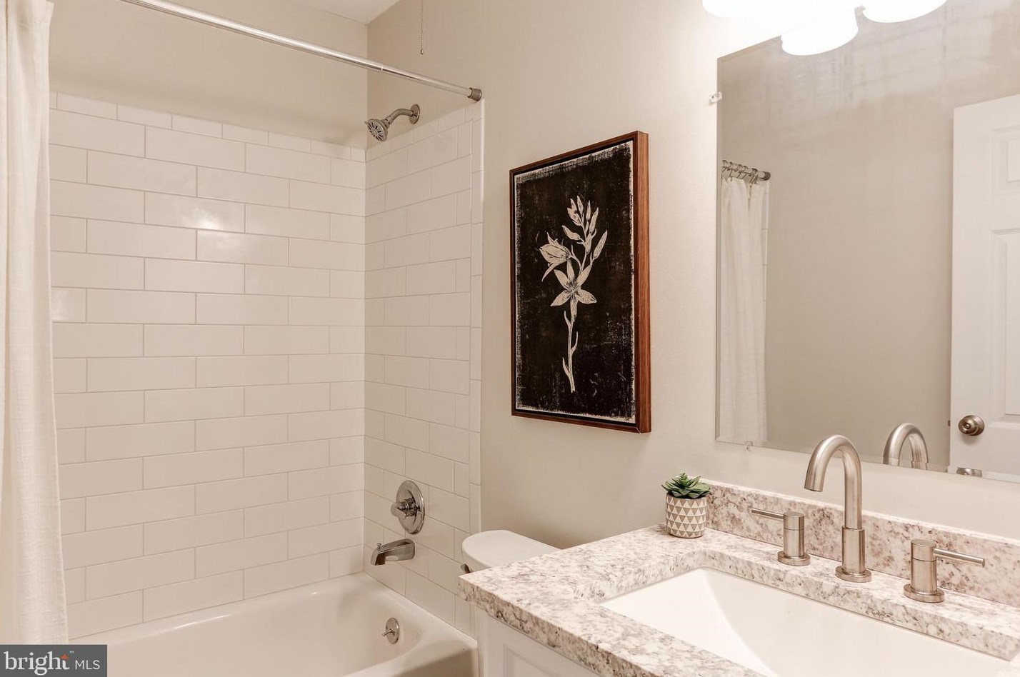 114 Valleybrook Dr, Lancaster PA  17601-4620 exterior