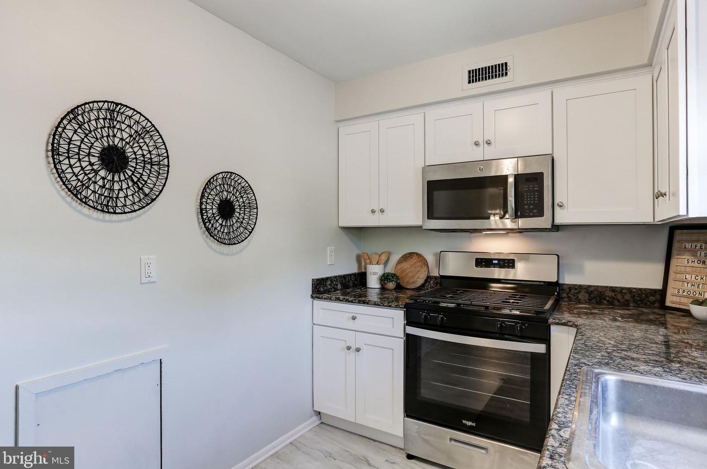 114 Valleybrook Dr, Lancaster PA  17601-4620 exterior