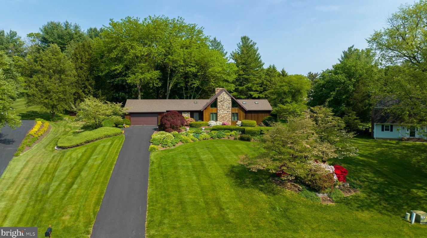 154 Bentley Ln, Lancaster PA  17603-6204 exterior