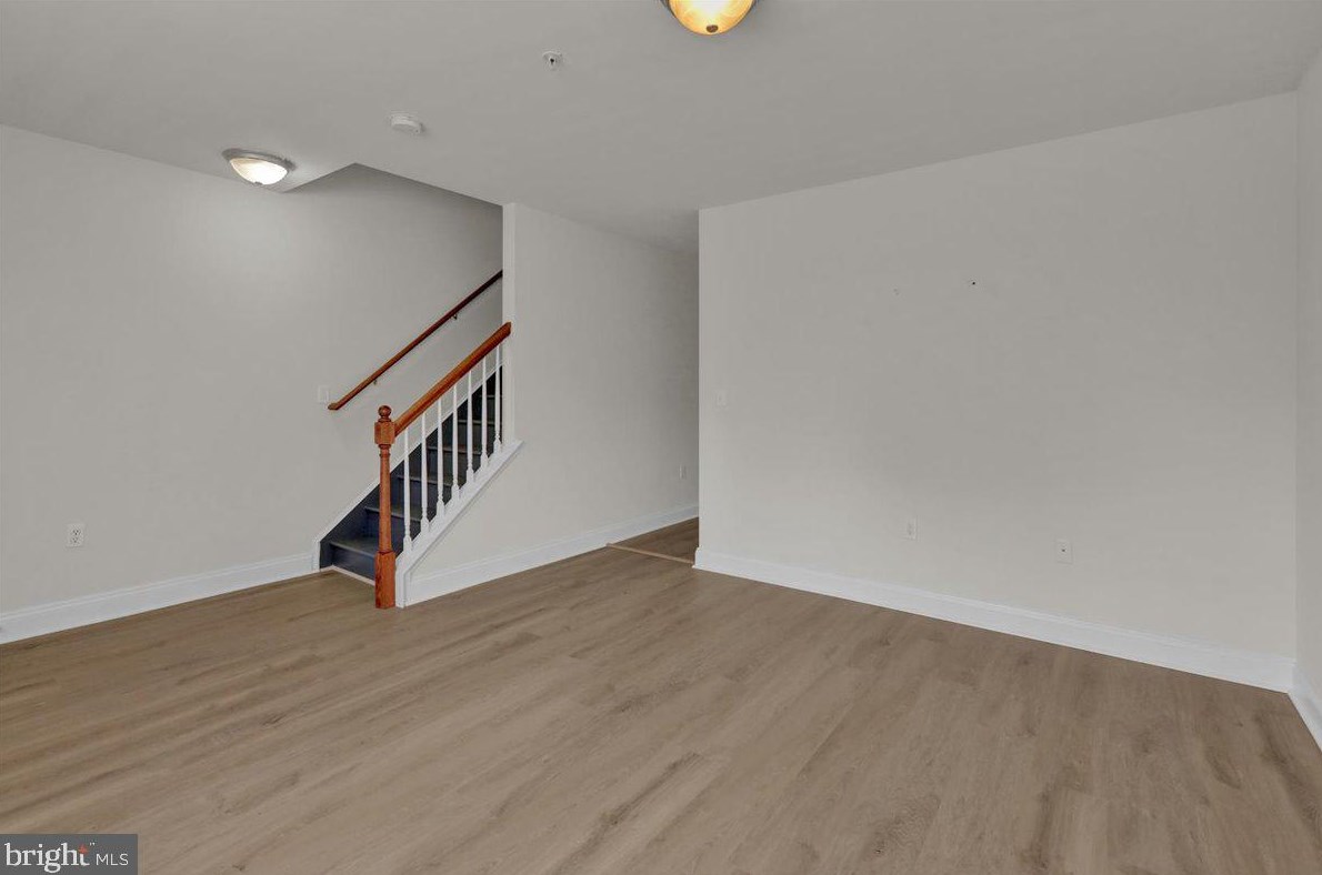 154 Front St, Akron, PA 17501-1205