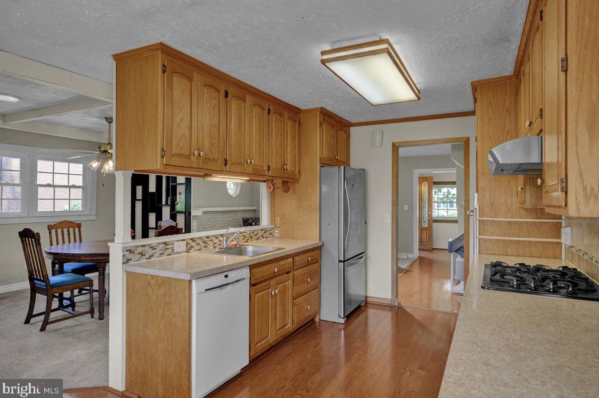 1932 Crooked Oak Dr, Lancaster PA  17601-6425 exterior