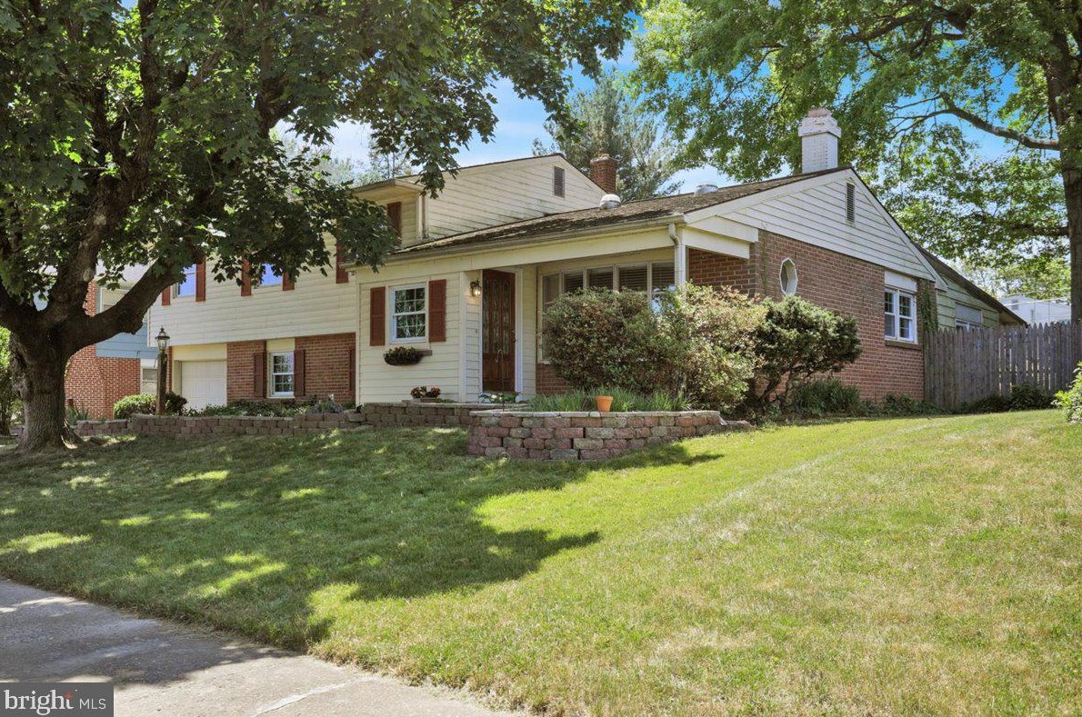 1932 Crooked Oak Dr, Lancaster, PA 17601-6425