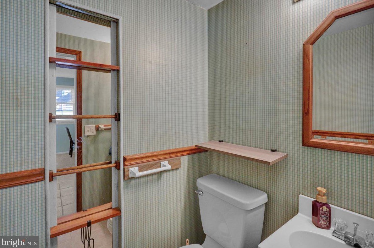 1932 Crooked Oak Dr, Lancaster PA  17601-6425 exterior