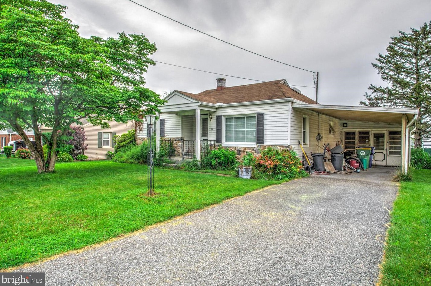 16 Plank Ave, Willow, PA 17584-9307