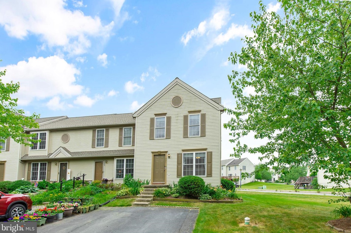 421 Banyan Cir Dr, Lancaster, PA 17603
