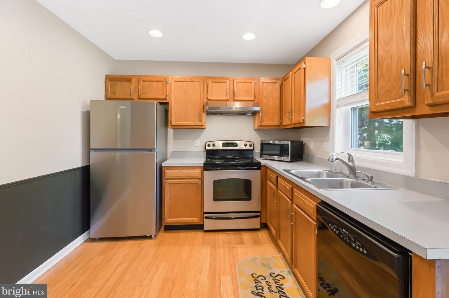2473 Franklin Dr, East Petersburg PA  17520-1062 exterior