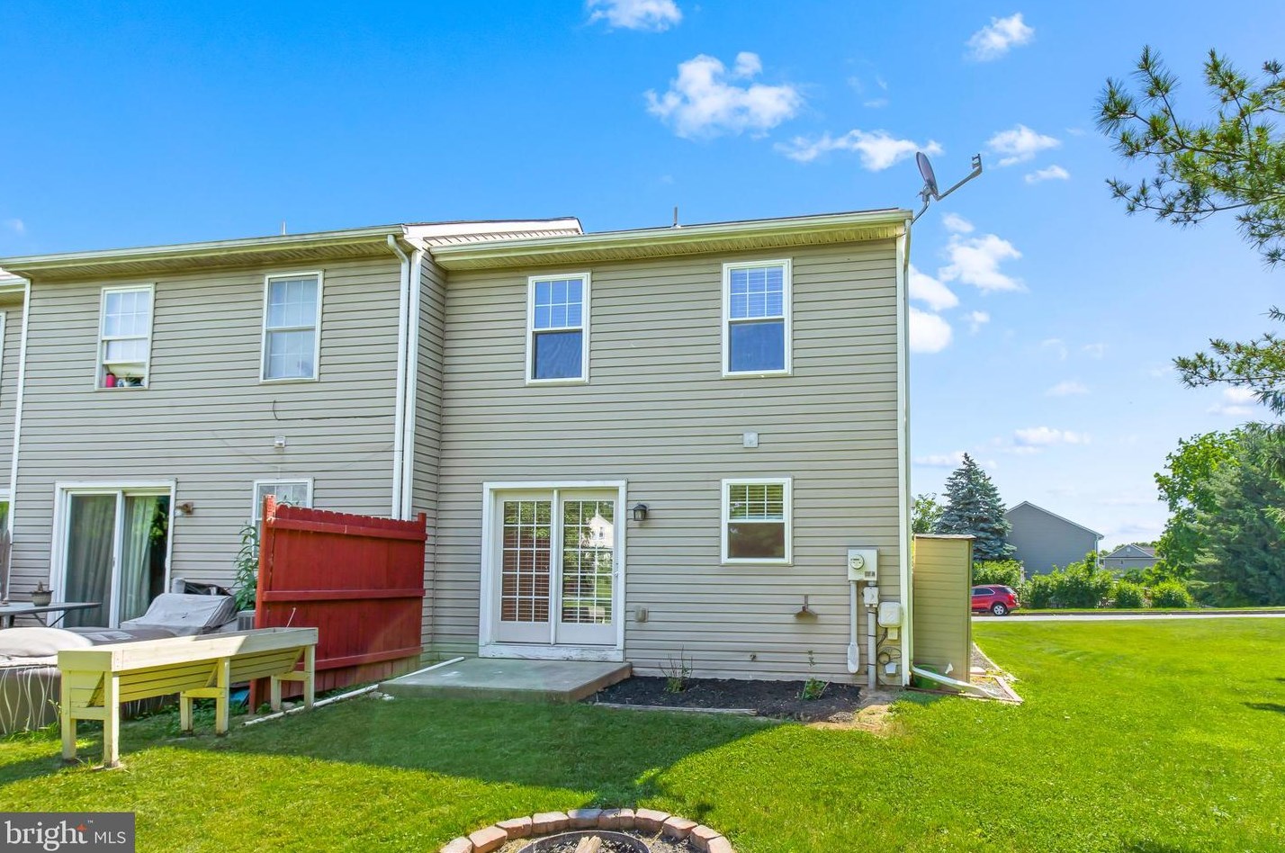 2473 Franklin Dr, East Petersburg PA  17520-1062 exterior