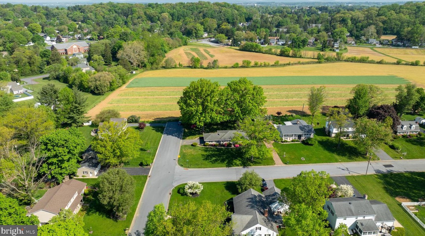 301 Richland Dr, Lancaster, PA 17601-3631