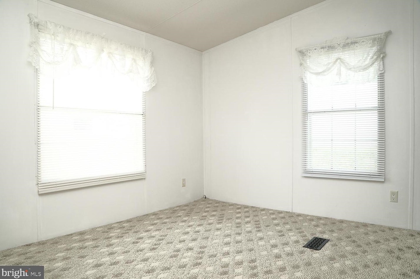 755 Sherry Ln, Lancaster PA  17601-5829 exterior