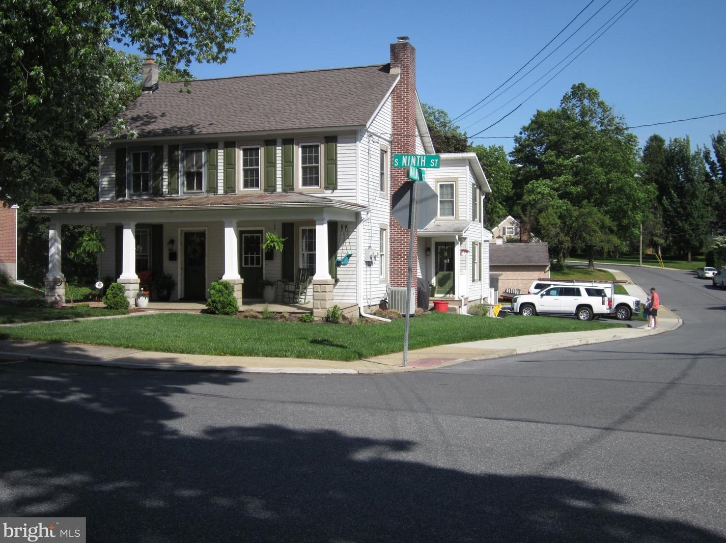219 S 9th St, Akron, PA 17501