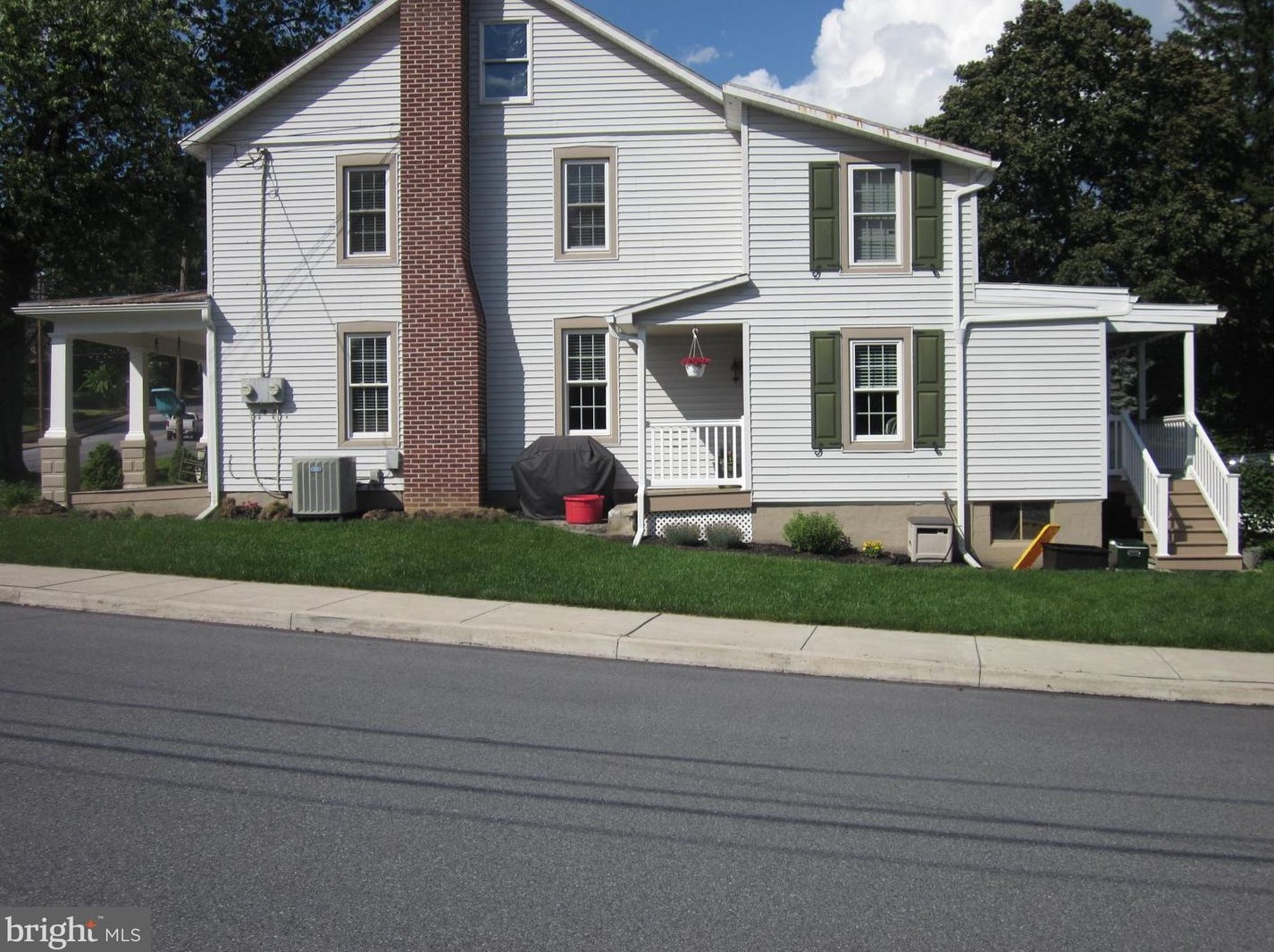 219 9th St, Akron PA  17501-1430 exterior