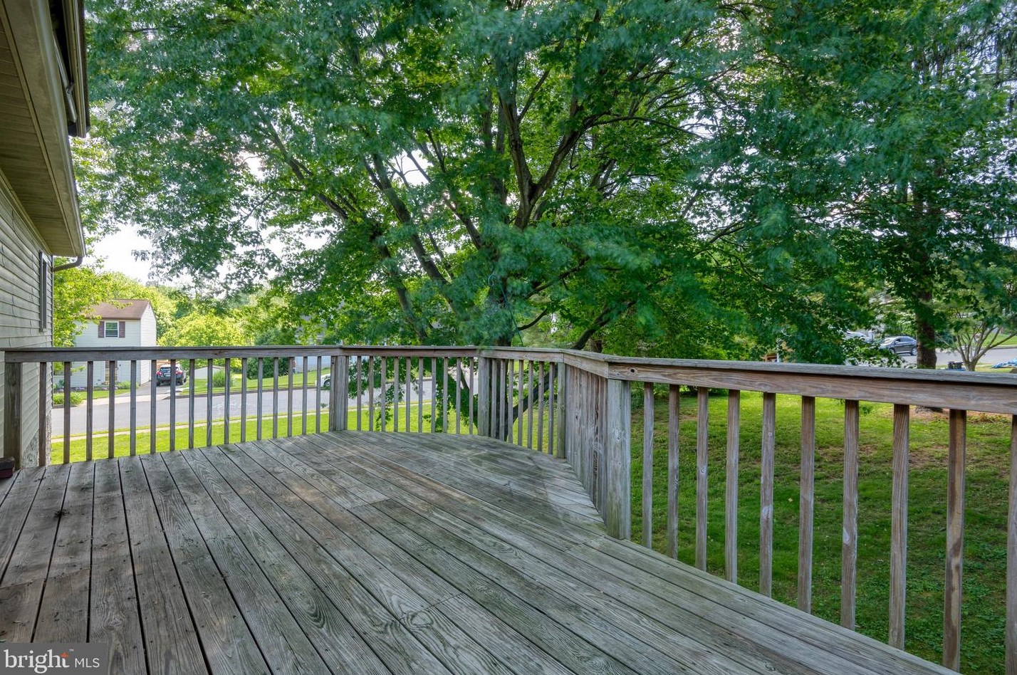 18 Clarendon Dr, Lancaster PA  17603-9596 exterior