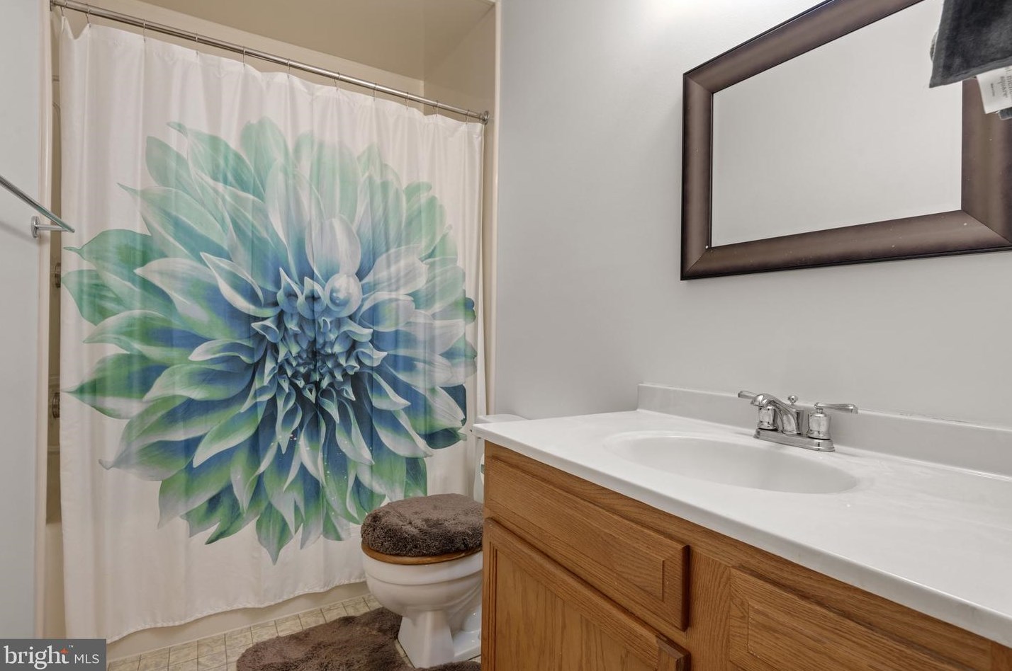 18 Clarendon Dr, Lancaster PA  17603-9596 exterior