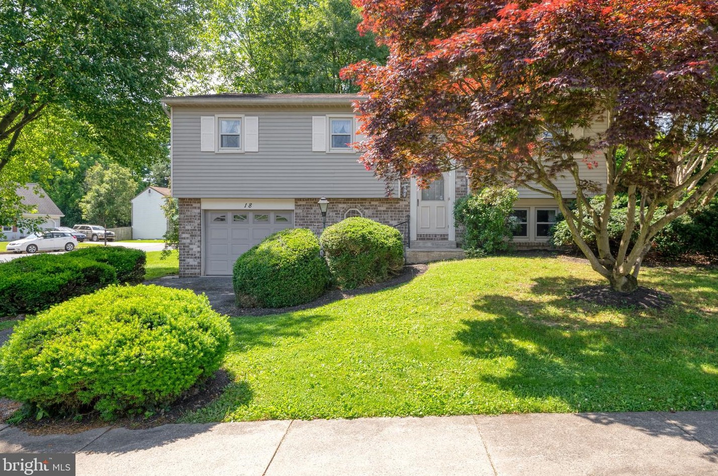 18 Clarendon Dr, Lancaster, PA 17603-9596