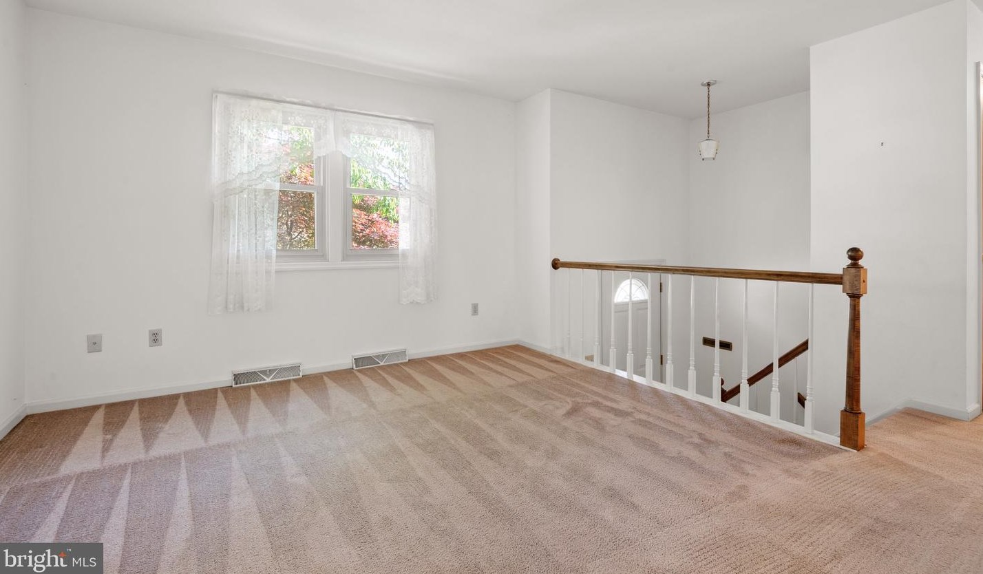 18 Clarendon Dr, Lancaster PA  17603-9596 exterior