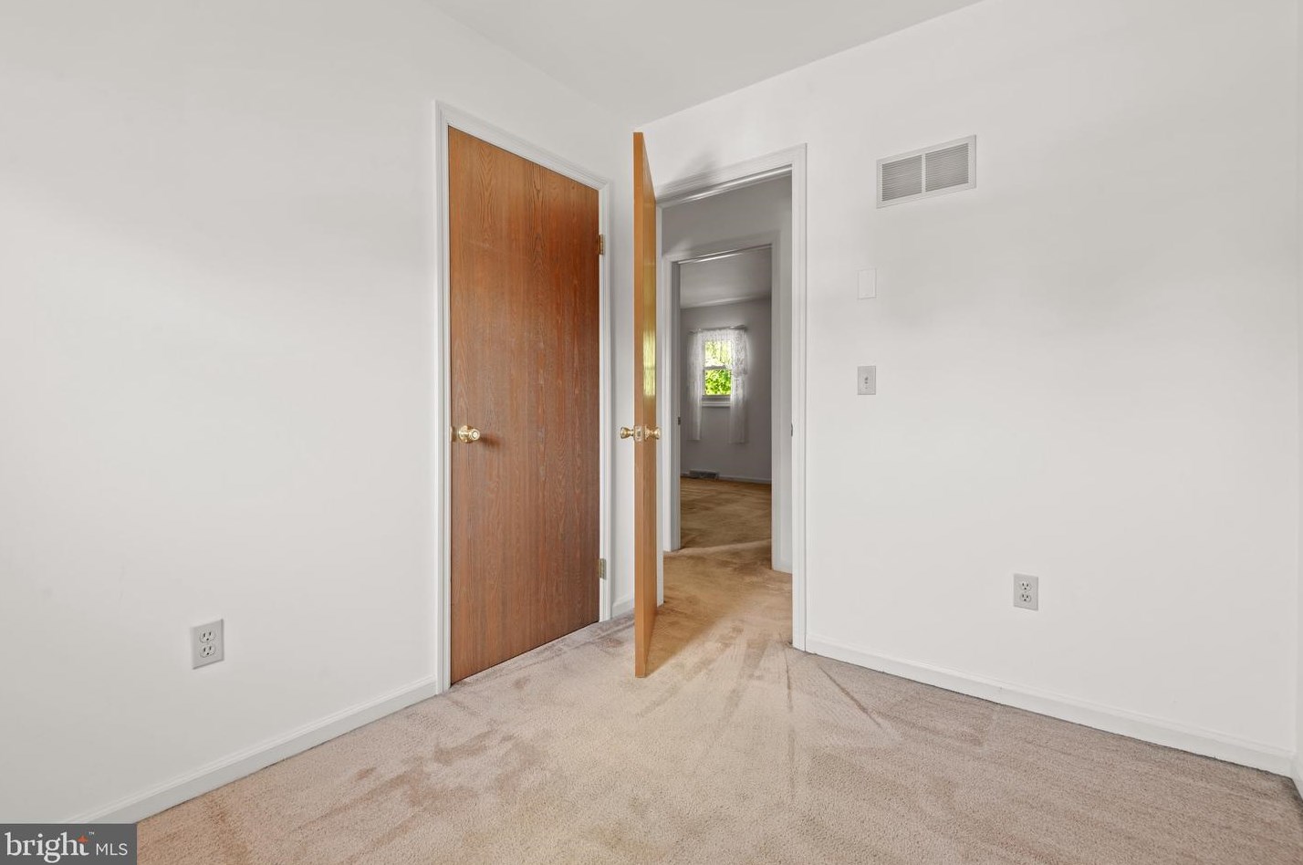 18 Clarendon Dr, Lancaster PA  17603-9596 exterior