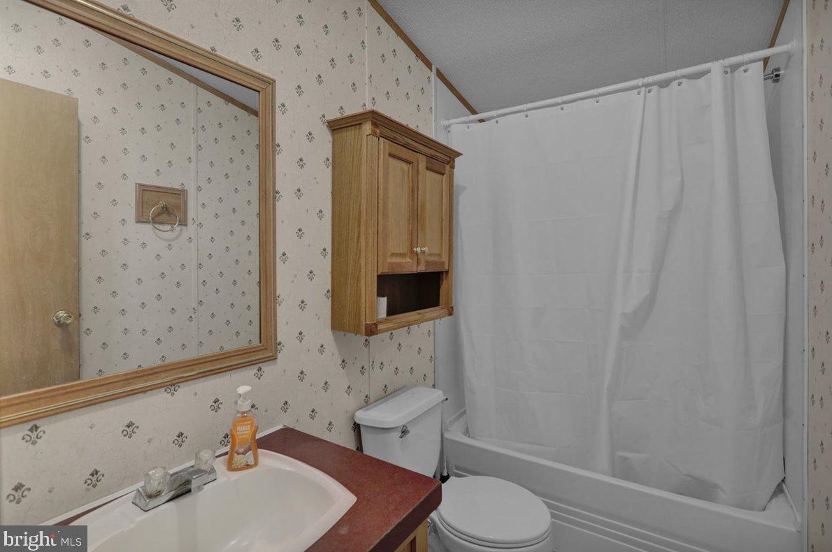 16 Madge Dr, Lancaster PA 17603-4048 exterior