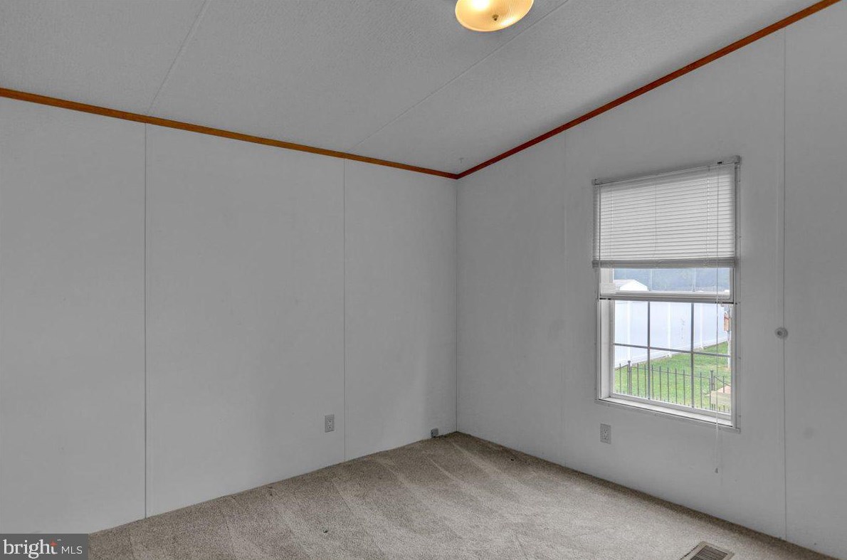 16 Madge Dr, Lancaster PA 17603-4048 exterior