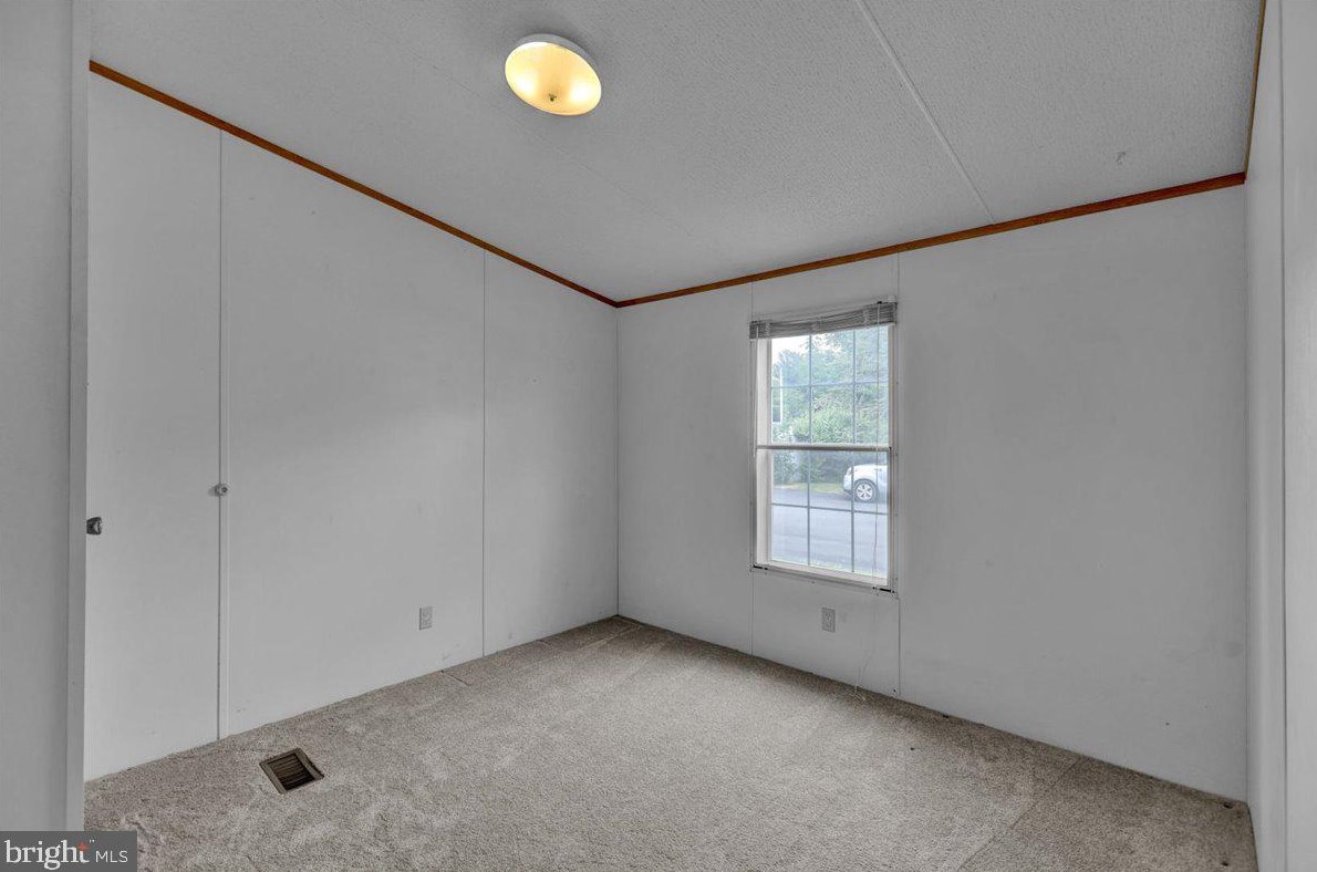 16 Madge Dr, Lancaster PA 17603-4048 exterior