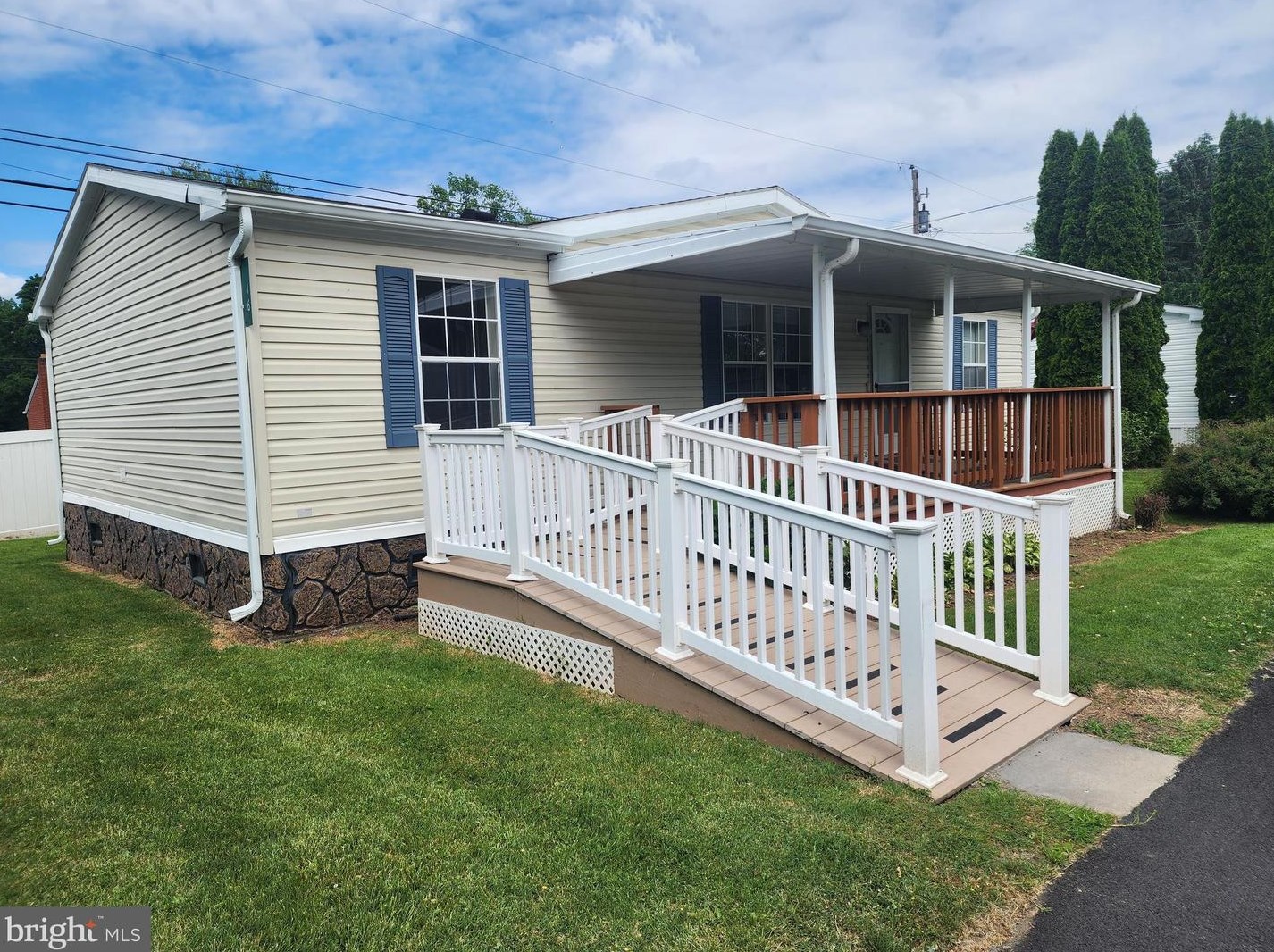 16 Madge Dr, Lancaster PA 17603-4048 exterior