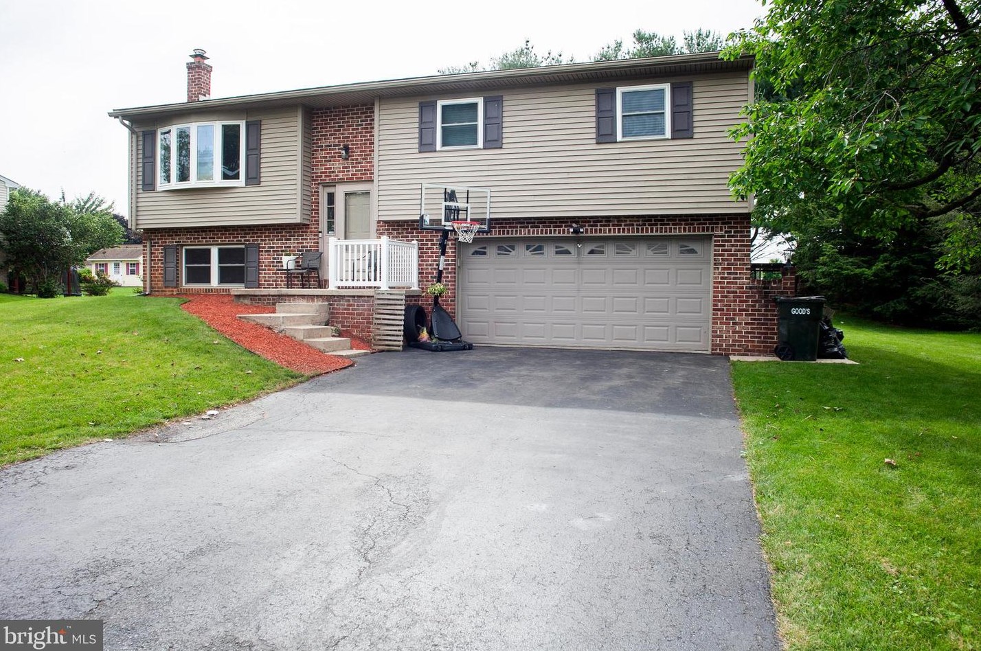 253 Meadowlark Dr, Ephrata, PA 17522-9625