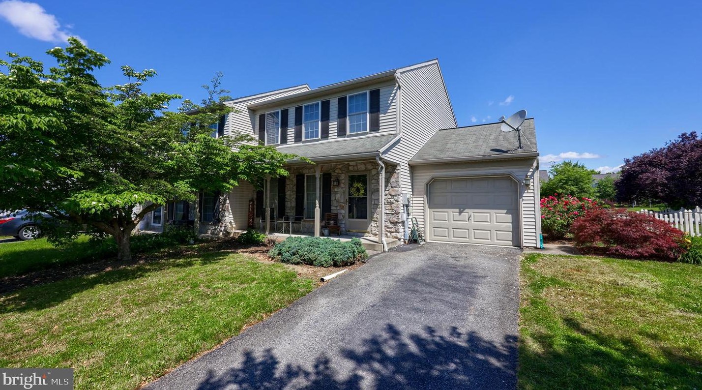 4117 Green Park Dr, Mount Joy, PA 17552-8858