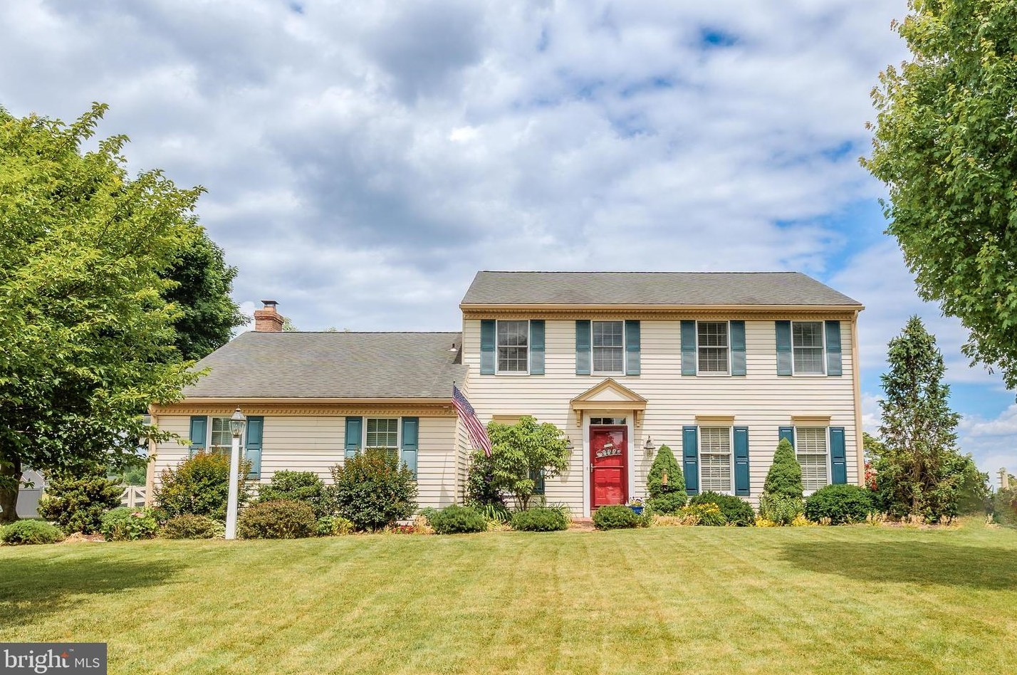 2019 Bonnie Dr, Lancaster, PA 17601-3613