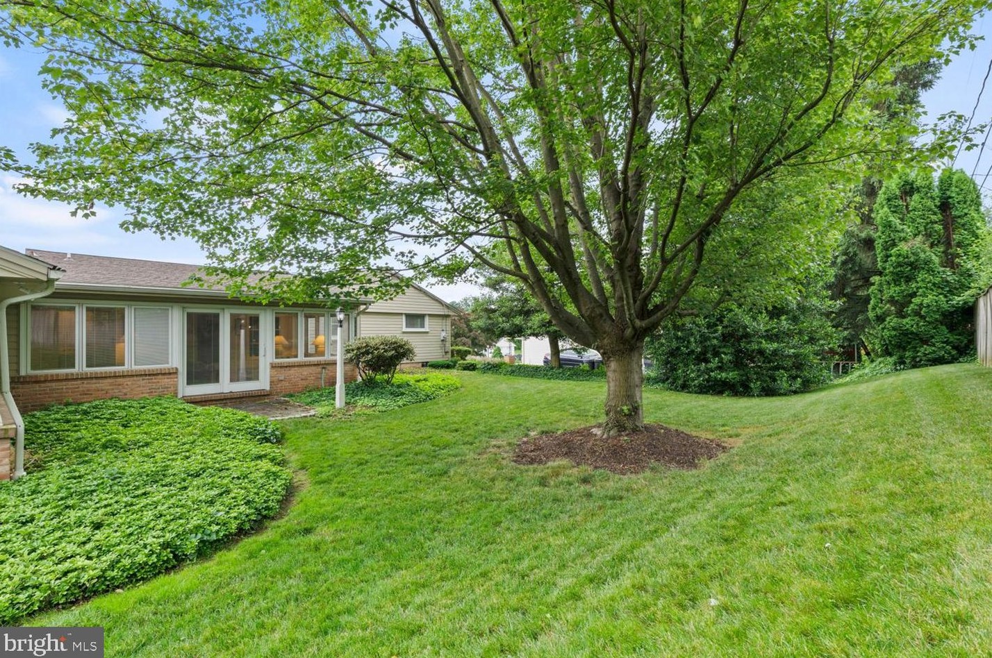 707 Darby Ln, Lancaster PA 17601-2008 exterior