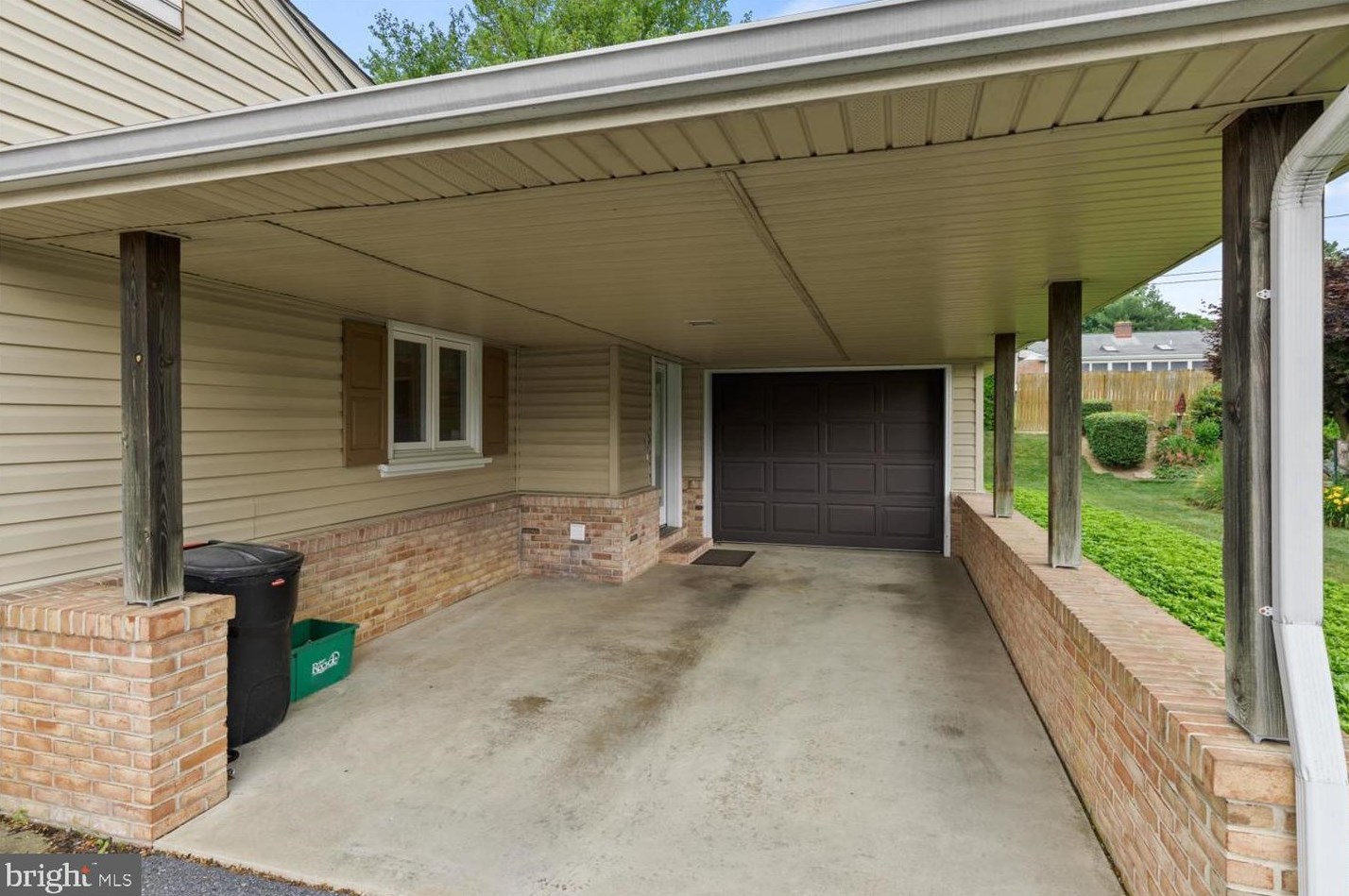 707 Darby Ln, Lancaster PA 17601-2008 exterior